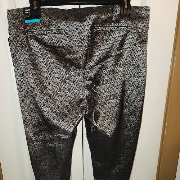 ALFANI LADIES SKINNY LEG TUMMYCONTROL PANTS, SILVER BLACK CAMELOT JACQUARD NWT - Picture 2 of 10
